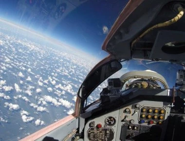 Πετώντας με το MiG-29 στα όρια της στρατόσφαιρας (βίντεο)